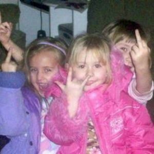 Meet your Posher, Charis